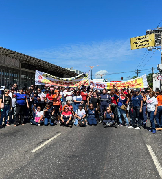 Manifestantes fecham Almirante Barroso, em Belém, cobram piso da Enfermagem e criticam STF