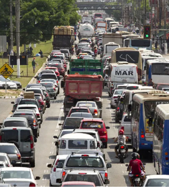 Trânsito lento e longo marca retorno para Belém nesta segunda-feira de julho