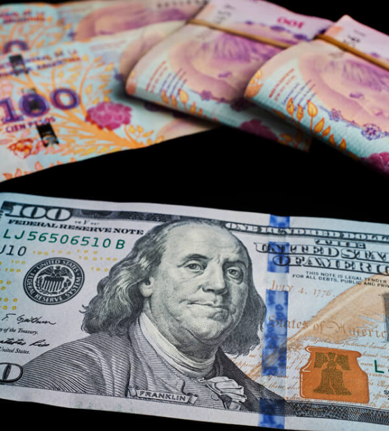 Dólar blue ultrapassa os 500 pesos e registra maior alta da história na Argentina