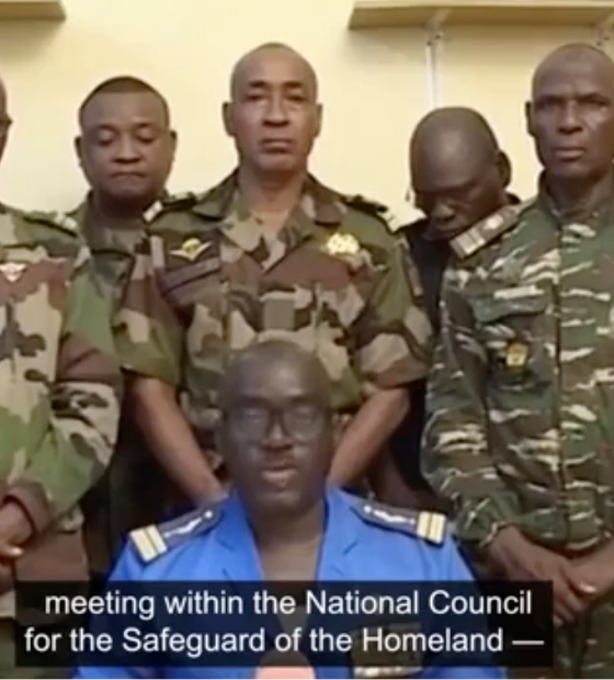 Níger sofre golpe de estado e exército fecha as fronteiras do país