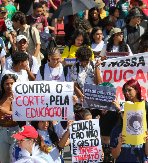 Estudantes se mobilizam em Brasília por melhores condições na educação