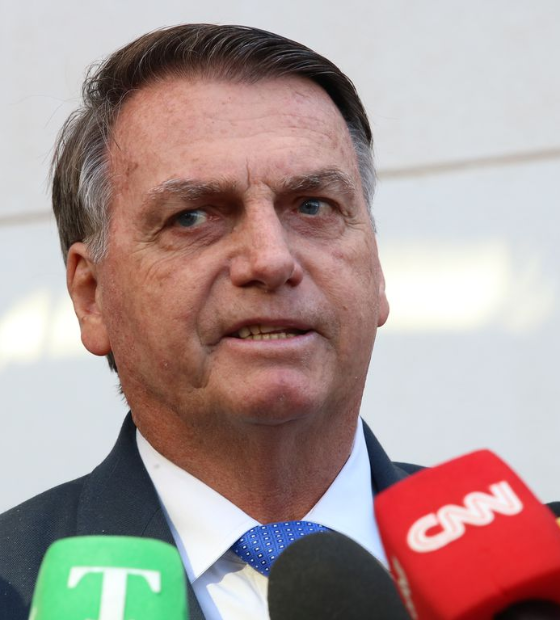 Bolsonaro pede para adiar depoimento à PF sobre fake news