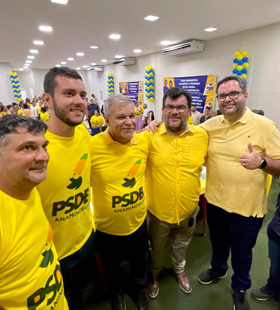 Prefeito de Ananindeua se veste de tucano, elogia PSDB e dá margem a exercícios de futurologia