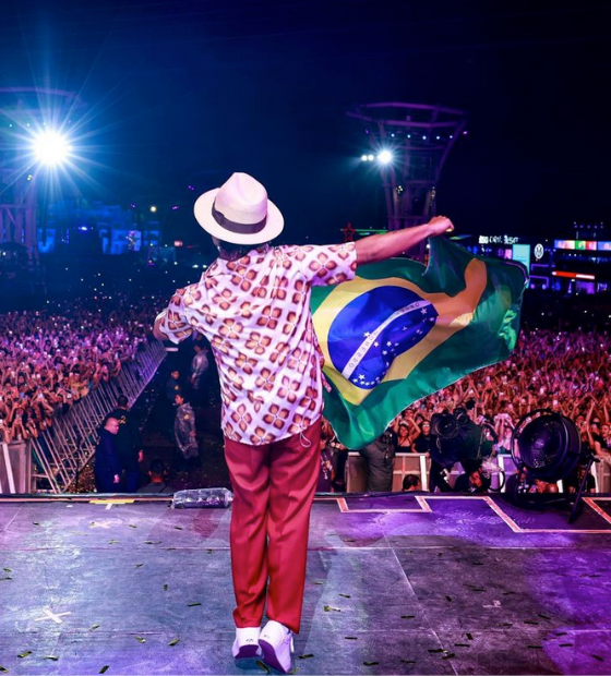   Bruno Mars resgata almas no melhor show do The Town