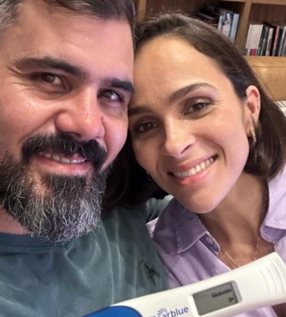 Juliano Cazarré e a mulher anunciam nova gravidez