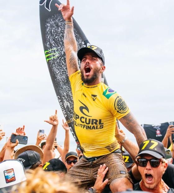 Gabriel Medina vence Filipinho e é tri campeão mundial de surfe