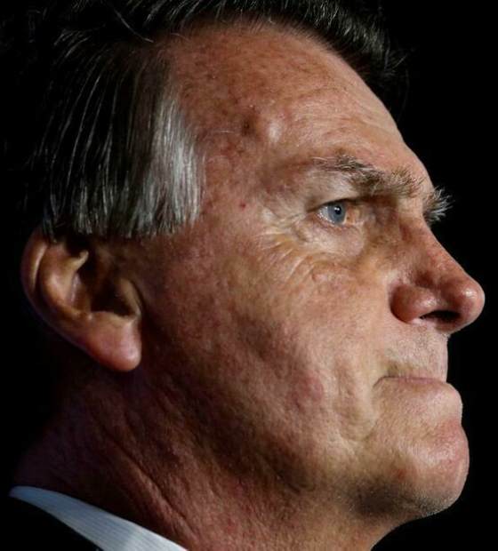 Bolsonaro se recupera em quarto após cirurgias 'de forma satisfatória'