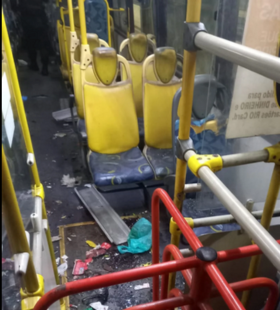 No Rio, três passageiros ficam feridos após material explosivo jogado em ônibus