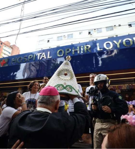 Imagem peregrina de Nossa Senhora de Nazaré emociona pacientes do Ophir Loyola nesta sexta (06)