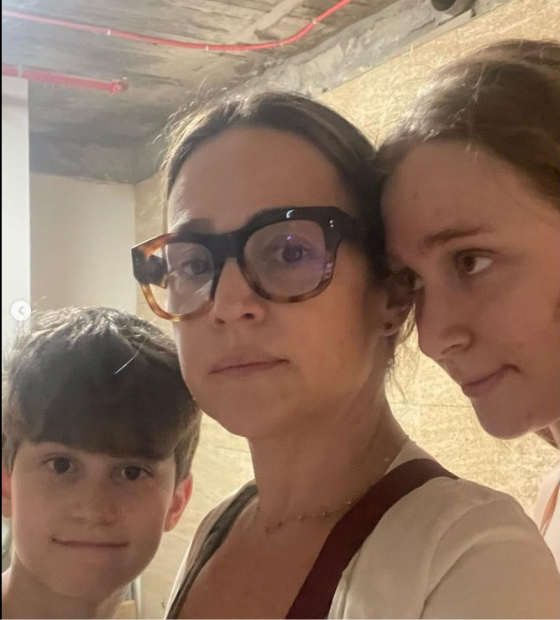  Gabriela Duarte revela que esteve em bunker em Israel com os filhos: 'ainda tentando digerir'