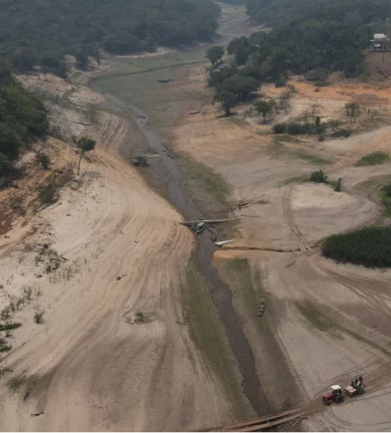 Nível do Rio Negro chega a 13,49 metros, o menor da história