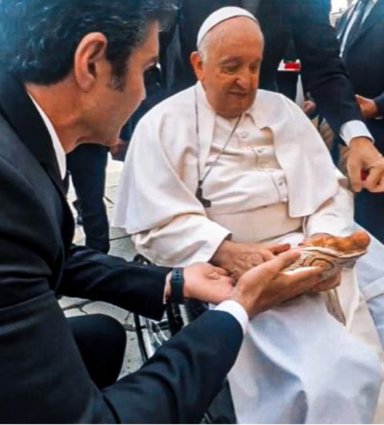 No Vaticano, Helder Barbalho convida papa Francisco a visitar Belém antes da COP 30