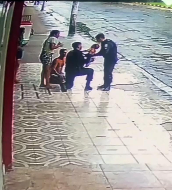 Policiais militares salvam bebê que engasgou, em Castanhal