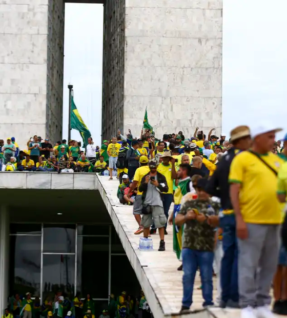 STF decide no recesso judiciário se condena mais 30 acusados do 8 de janeiro