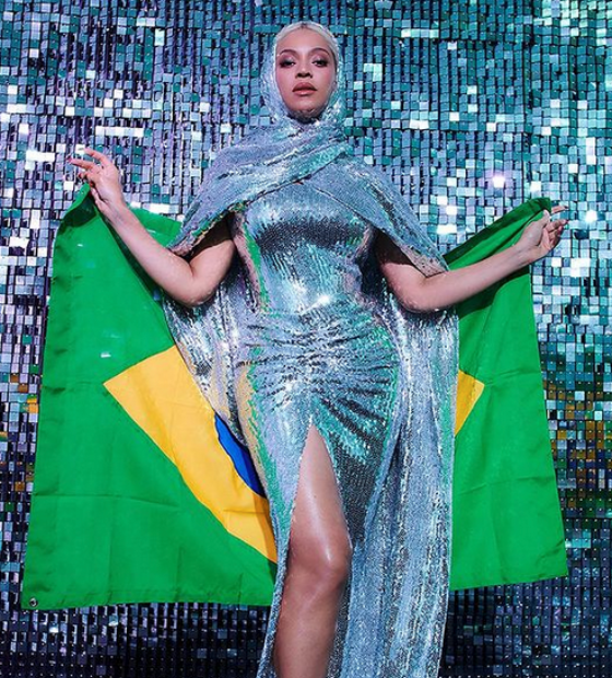 No Brasil, cantora Beyoncé participa de festa em Salvador