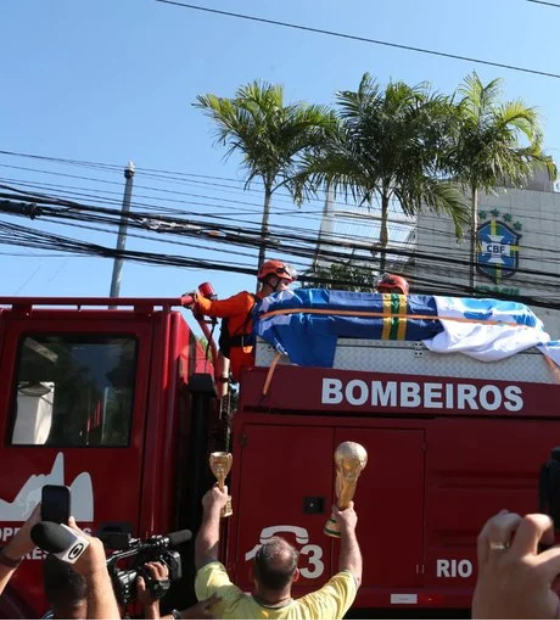 Corpo de Zagallo é enterrado no Rio após velório com homenagens e presença de ex-jogadores