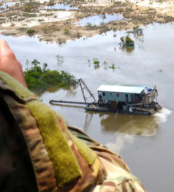 Aviões ilegais entram diariamente no Território Yanomami 