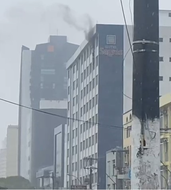 Incêndio no Hotel Sagres causa morte de homem que caiu da janela