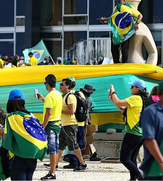 STF condena mais 29 réus pelos atos golpistas de 8 de janeiro