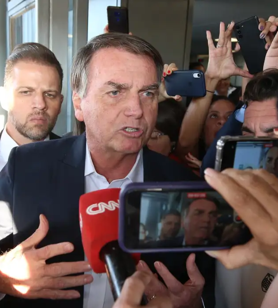 Passaporte de Bolsonaro é entregue às autoridades