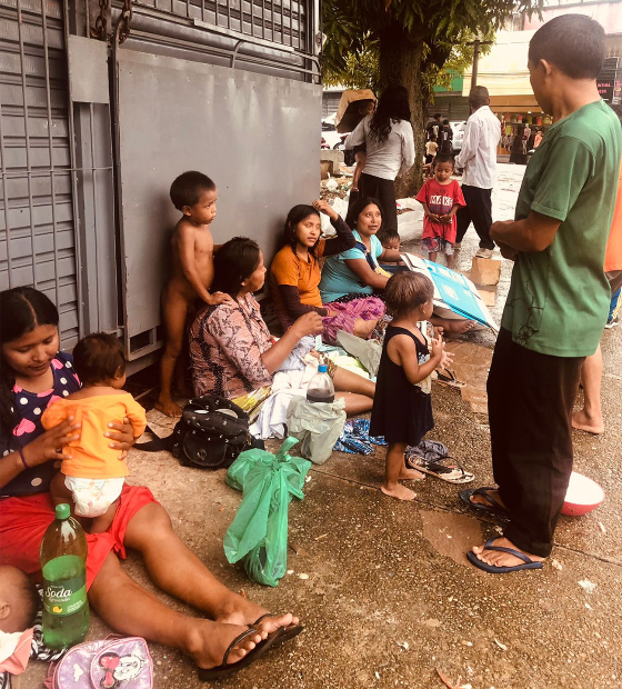 Indígenas venezuelanos da etnia Warao ocupam Praça da Bandeira, em Belém, em nome da sobrevivência