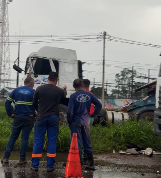 Acidente entre carretas provoca lentidão na BR-316, em Benevides, no sentido Belém