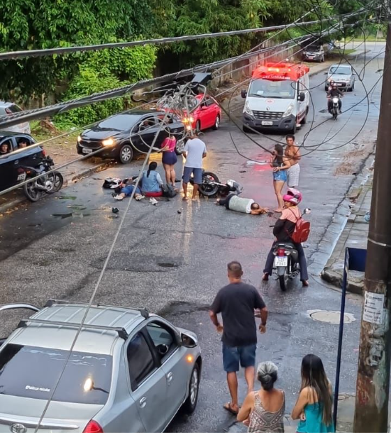 Colisão entre motos deixa motociclista gravemente ferido na Rua da Marinha