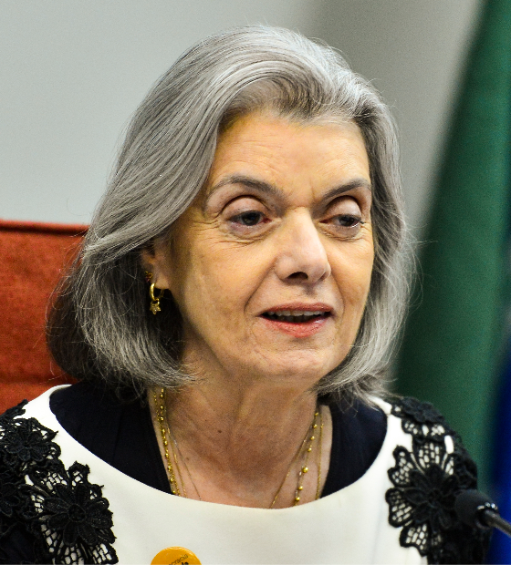  Cármen Lúcia: 'Brasil não pode ficar a cada governo tendo um soluço antidemocrático ambiental'