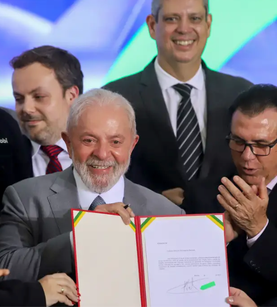 Lula assina projeto que regula atividade de motoristas de aplicativo