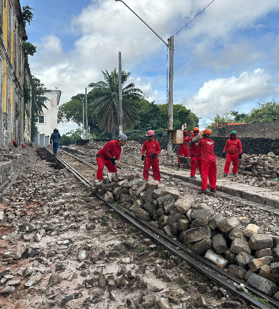 Ladeira do Castelo recebe serviços na recuperação histórica 