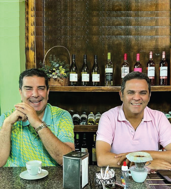 Priante e Pirão tomam cafezinho, enquanto Helder comanda encontro de adesão à candidatura de Igor