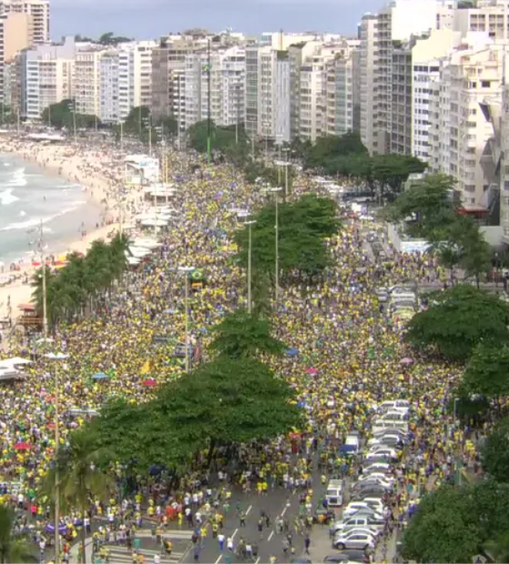 Ato em Copacabana reúne apoiadores e aliados de Bolsonaro contra decisões do STF