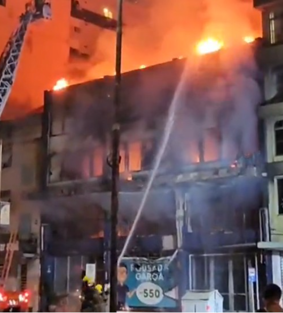 Incêndio em pousada de Porto Alegre deixa pelo menos 10 mortos