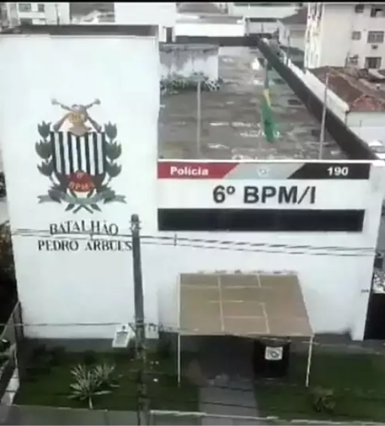 Armas furtadas da Polícia Militar em Santos são achadas na casa de uma policial
