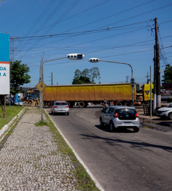 Detran inicia instalação de semáforos na rotatória do 40 Horas