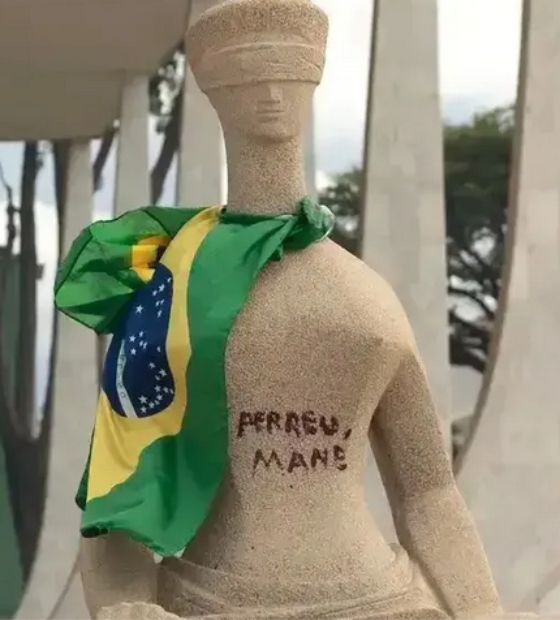  PGR denuncia mulher que pichou “Perdeu, mané” em estátua do STF 