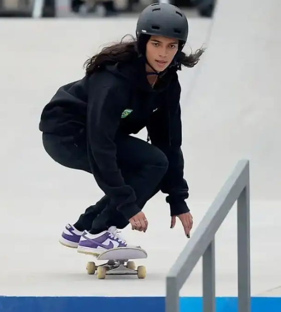 Rayssa Leal chega a Paris e diz estar 100% pronta para buscar novo pódio no skate