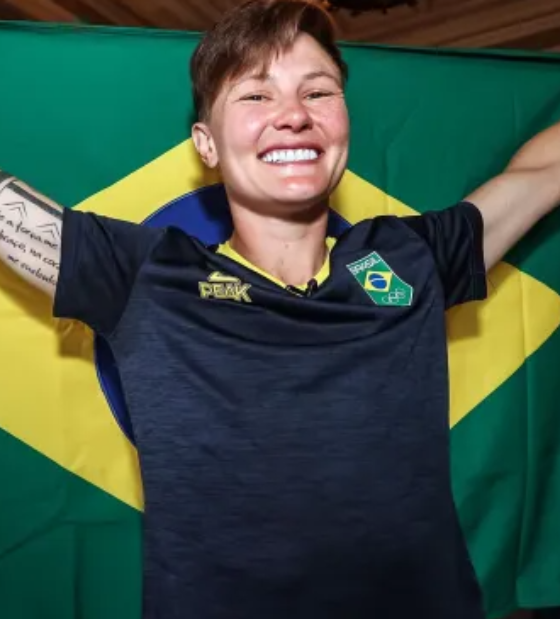 Isaquias Queiroz e Raquel Kochhann vão levar a bandeira do Brasil nos Jogos Olímpicos de 2024