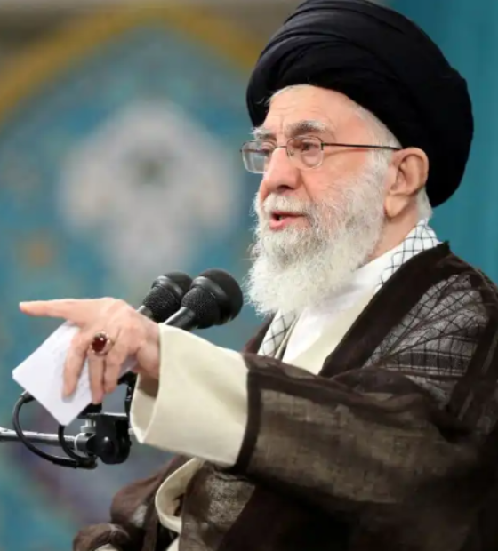 Líder supremo diz que é “dever do Irã” vingar morte de líder político do Hamas
