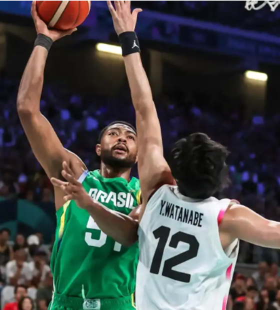 Brasil vence Japão e sonha com vaga no basquete masculino