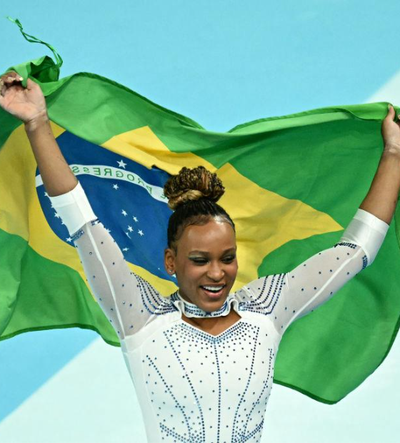 Rebeca Andrade é prata no salto e iguala Torben e Scheidt com cinco medalhas olímpicas