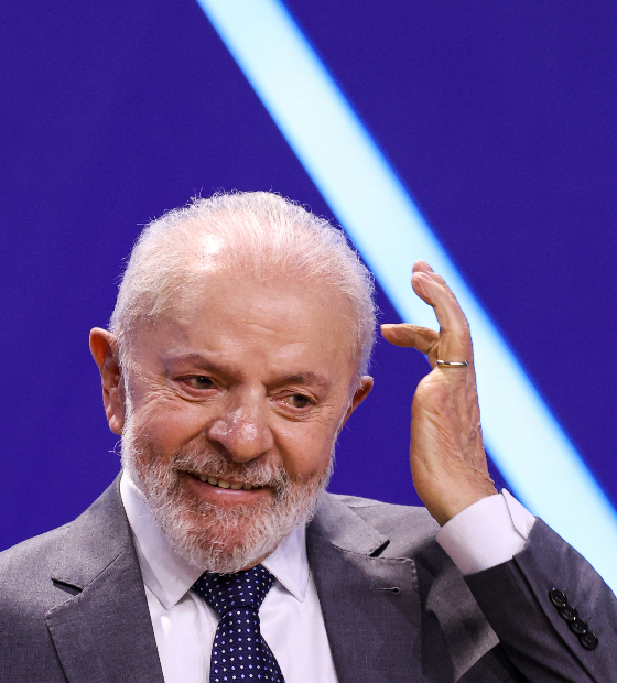 Após decisão do TCU, Lula avalia devolver relógio que ganhou da França em 2005