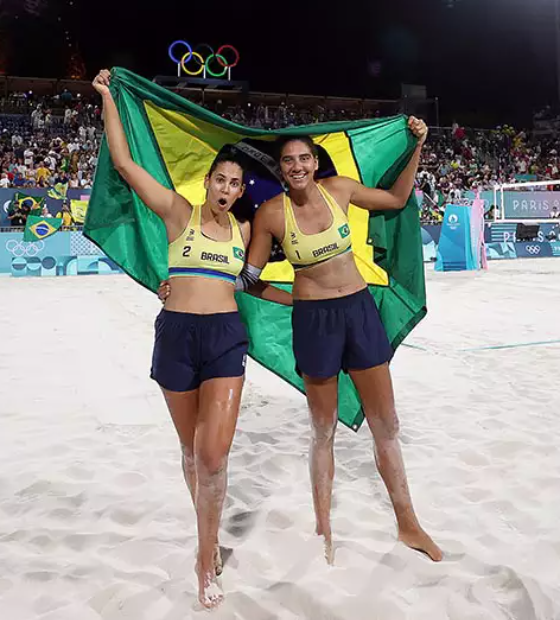 Ana Patrícia e Duda confirmam favoritismo e vão disputar o ouro no vôlei de praia