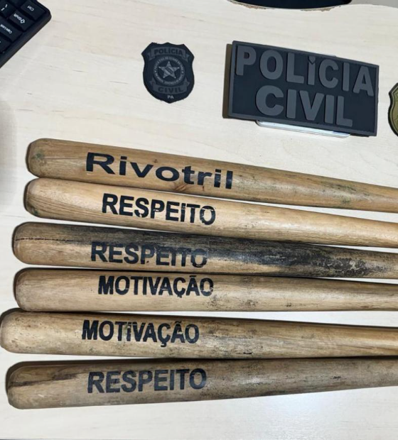 Polícias Civil e Militar apreendem bastões com mensagens de ódio, em Itaituba