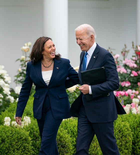 Biden enaltece legado e passa tocha para Kamala Harris na Convenção Democrata