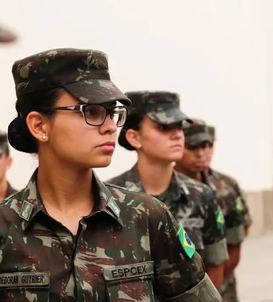 Mulheres poderão se alistar no serviço militar aos 18 anos