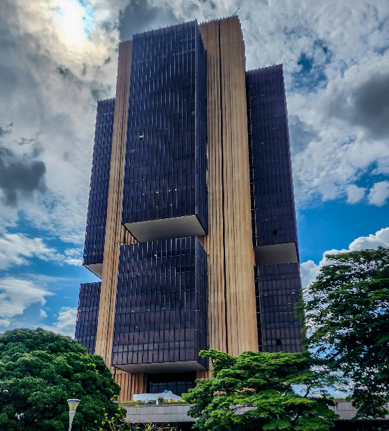  Alta dos juros coloca Brasil na contramão das maiores economias do mundo 