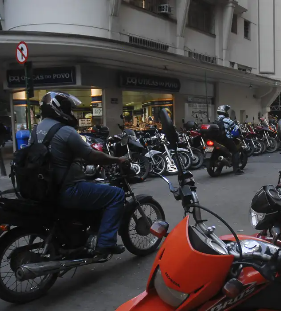 Mais da metade dos proprietários de motocicleta não tem habilitação