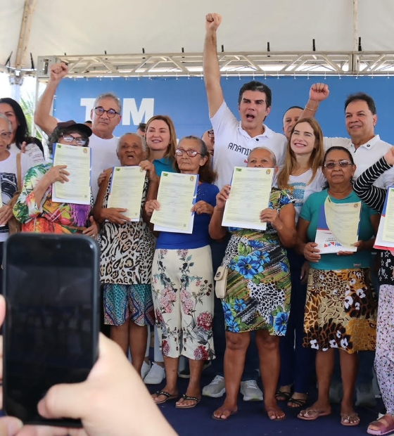 Presidente da Alepa, deputado Chicão, acompanha entrega de títulos de regularização urbana em Ananindeuaz