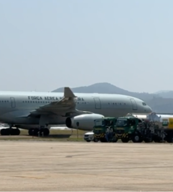  Avião da FAB com primeiros brasileiros repatriados do Líbano chega ao Brasil 